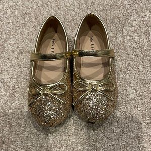 Girls Sparkle Gold Flats (C11)